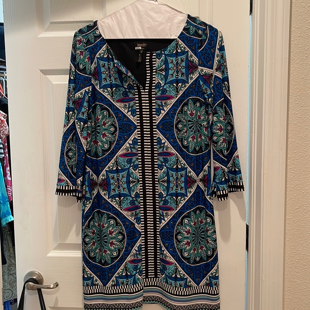 Laundry dress. Size 10. Excellent used condition. Smoke free/ pet free home